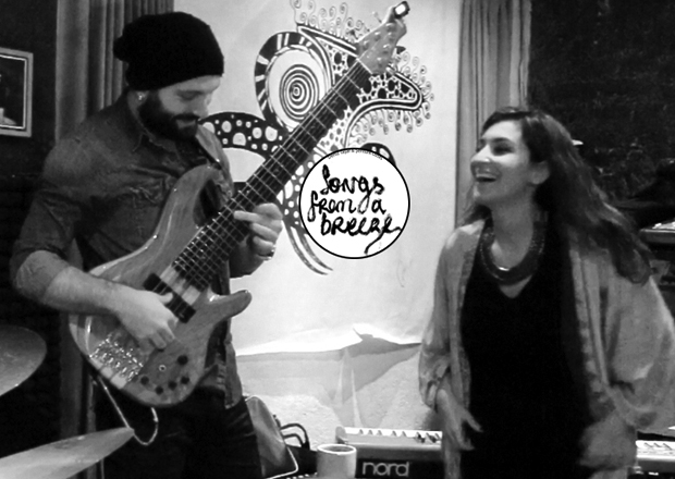 Bas ile vokal yeni bir albümde hayat buldu. Deniz Taşar ve Şentürk Öztaş "Sons from a Breeze" albümünü yayınladı.
