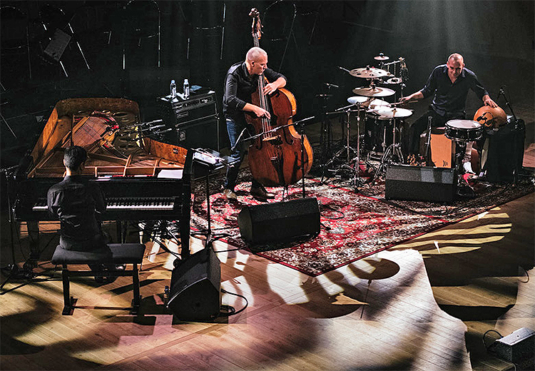 Avishai Cohen'den trio zarafetli yeni bir albüm