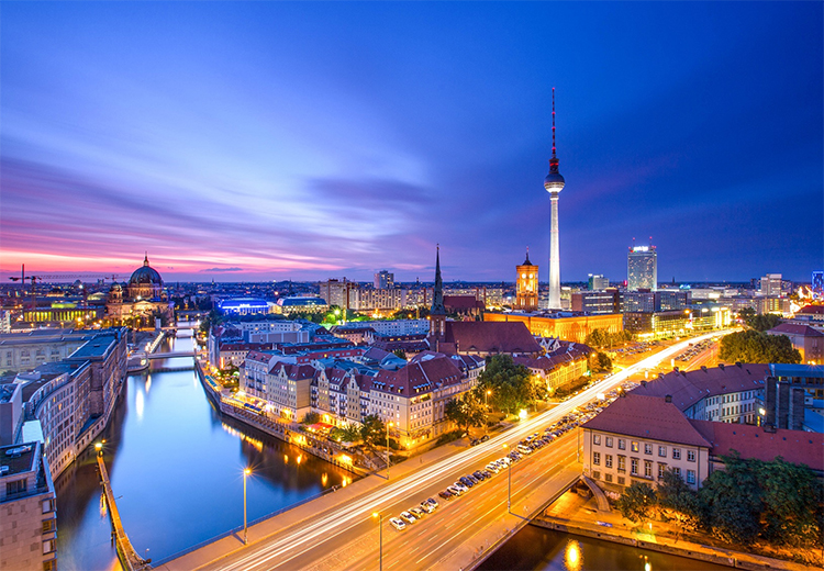 Her yüzyılın tarihe bir çentik attığı kesişme noktası Berlin