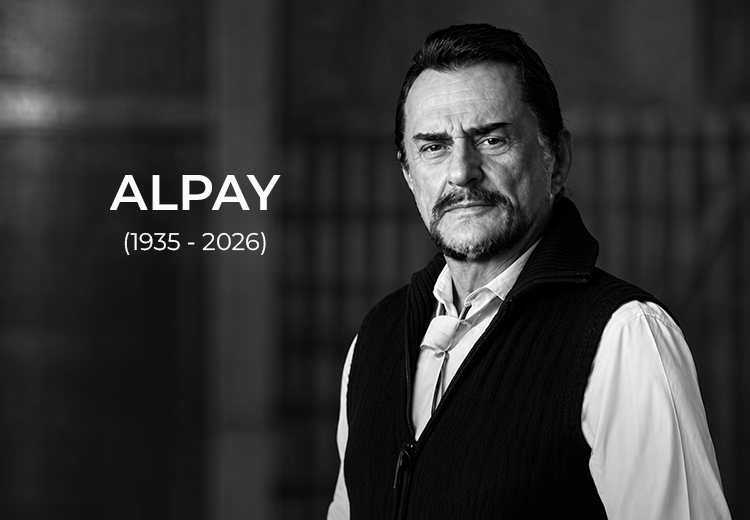 Türkçe popüler müziğin kurucu isimlerinden Alpay 91 yaşında hayata veda etti