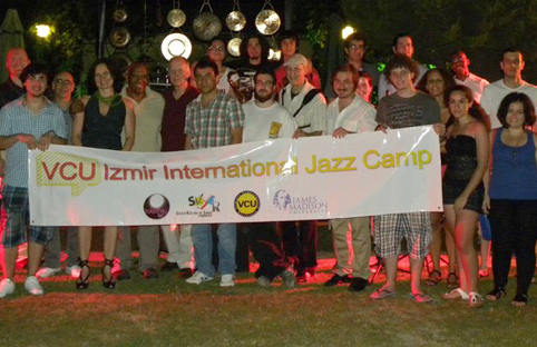 Amerikalı ustalarla gençleri buluşturan VJU İzmir International Jazz Camp bu yaz ikinci kez düzenleniyor.