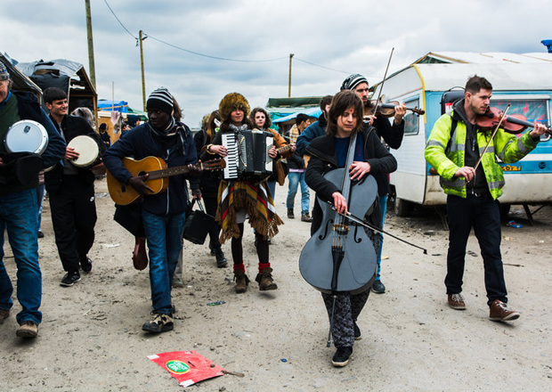 Mülteciler, Fransa Calais`deki kampta "Calais Sessions" isimli bir albüm kaydetti